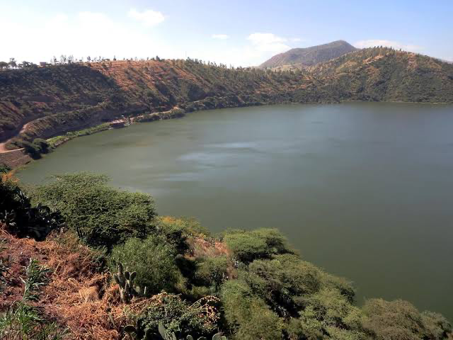Awash National Park and Debre Zeit Crater Lakes Tour — 2 Days
